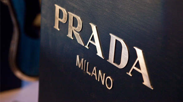 Як можна відрізнити оригінальну сумку Prada від численних підробок